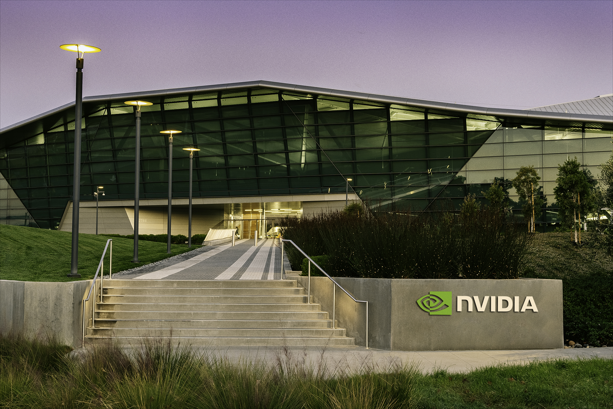 NVIDIA攜手Corning擴大光連接產能　AI資料中心帶動光通訊需求升溫
